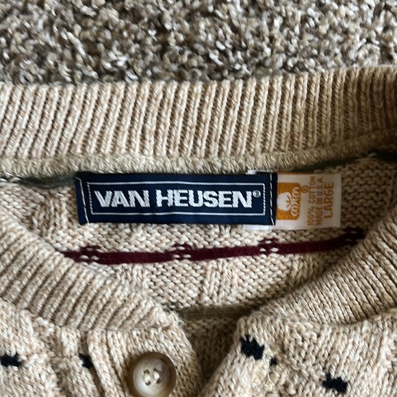 Van Heusen Large colorful sweater. - Picture 2 of 4
